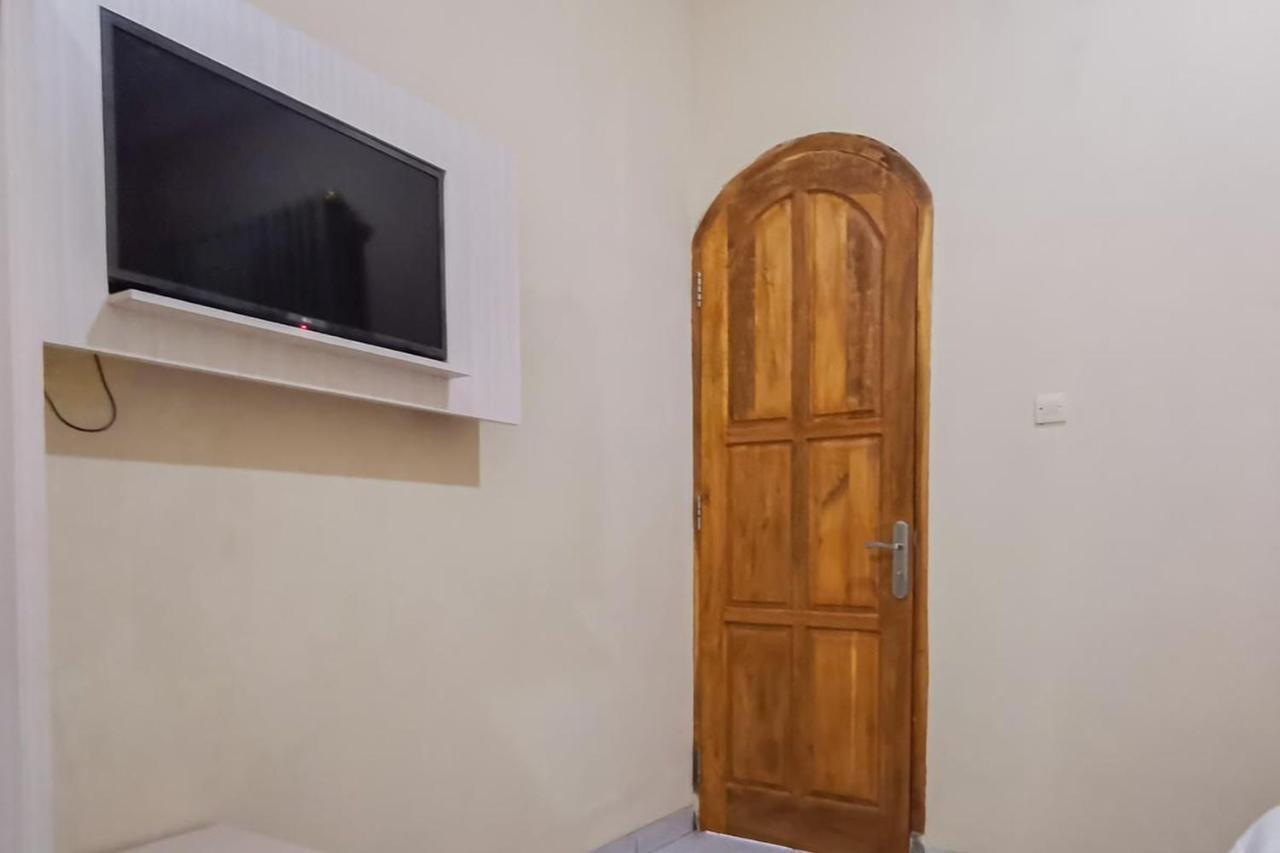 Hotel Reddoorz Near Pantai Pancer Door Pacitan Exterior foto
