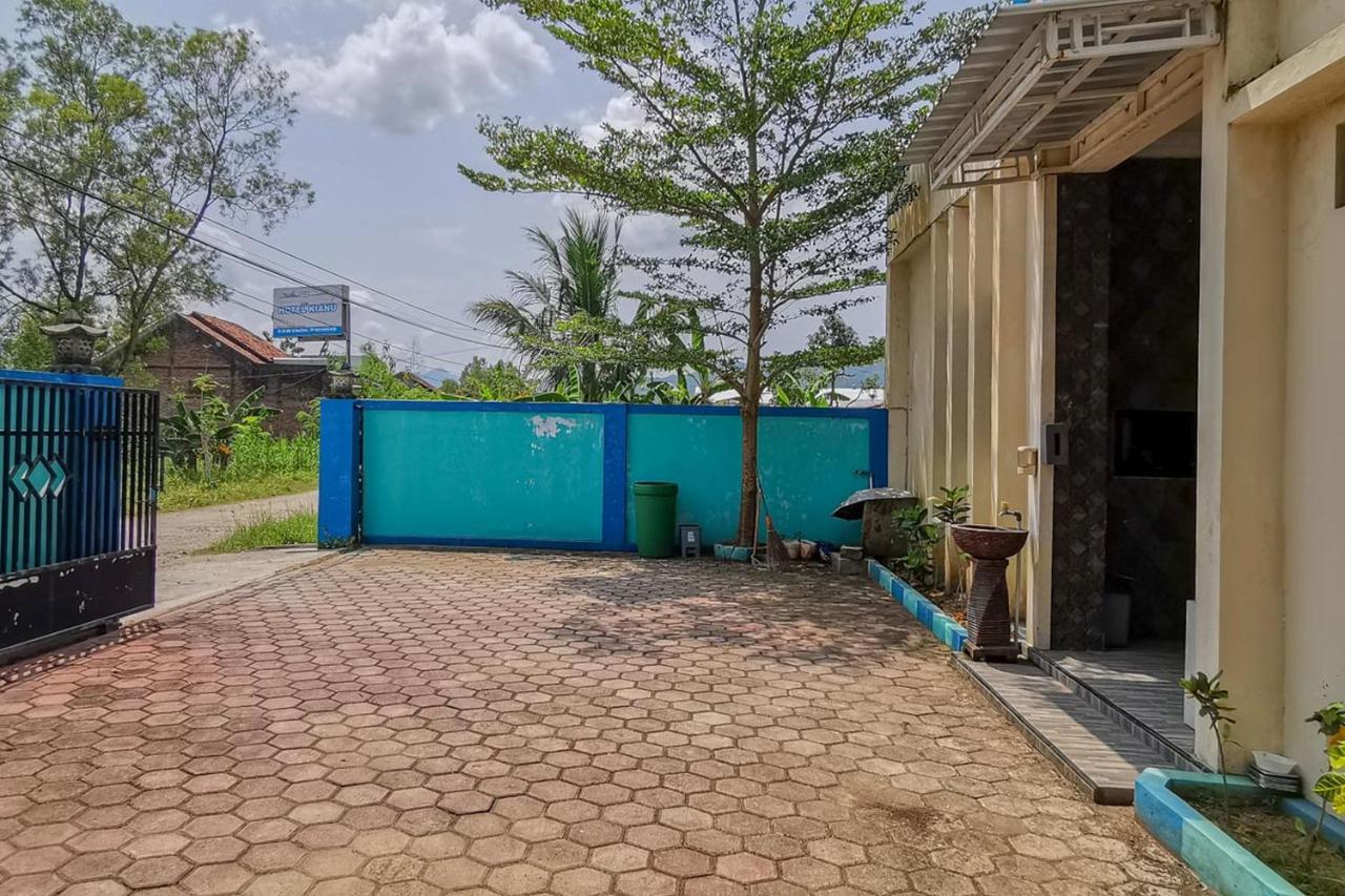 Hotel Reddoorz Near Pantai Pancer Door Pacitan Exterior foto